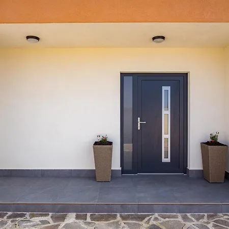 Nur For 10 People Near With 45 M2 Private Pool & Jacuzzi Only 2 Km From Πούλα