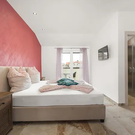 Βίλα Nur For 10 People Near With 45 M2 Private Pool & Jacuzzi Only 2 Km From Πούλα