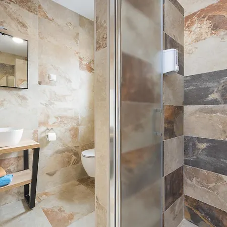 Nur For 10 People Near With 45 M2 Private Pool & Jacuzzi Only 2 Km From Πούλα