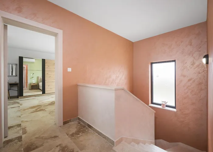 Nur For 10 People Near With 45 M2 Private Pool & Jacuzzi Only 2 Km From *