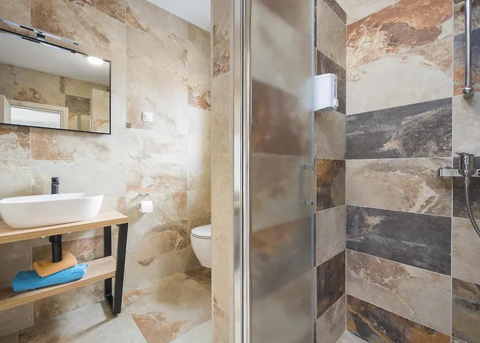 Nur For 10 People Near With 45 M2 Private Pool & Jacuzzi Only 2 Km From Pula