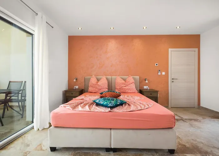 Nur For 10 People Near With 45 M2 Private Pool & Jacuzzi Only 2 Km From Villa