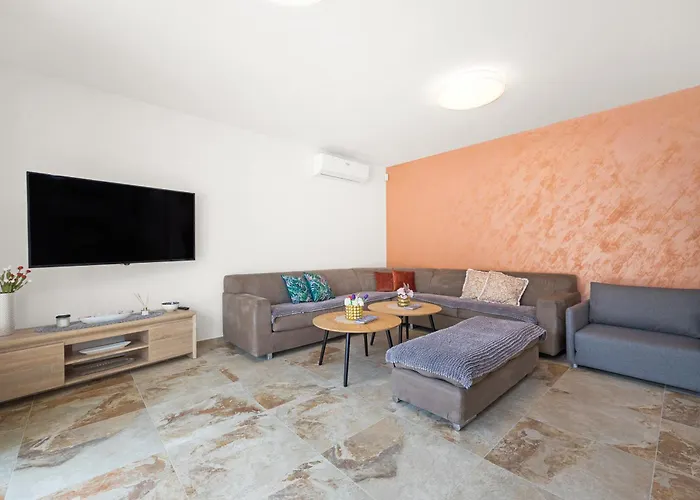 Villa Nur For 10 People Near With 45 M2 Private Pool & Jacuzzi Only 2 Km From *