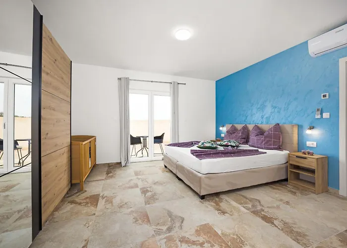 Nur For 10 People Near With 45 M2 Private Pool & Jacuzzi Only 2 Km From Villa *