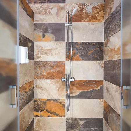 Nur For 10 People Near With 45 M2 Private Pool & Jacuzzi Only 2 Km From