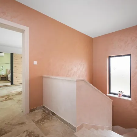 Nur For 10 People Near With 45 M2 Private Pool & Jacuzzi Only 2 Km From *