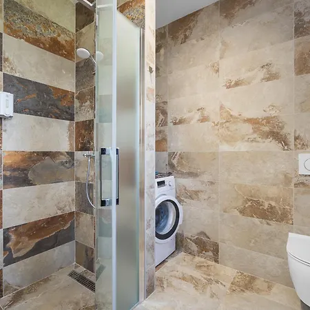 Nur For 10 People Near With 45 M2 Private Pool & Jacuzzi Only 2 Km From