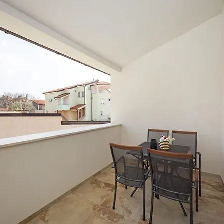 Nur For 10 People Near With 45 M2 Private Pool & Jacuzzi Only 2 Km From *