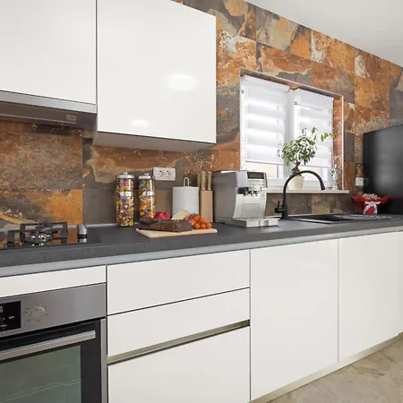 Nur For 10 People Near With 45 M2 Private Pool & Jacuzzi Only 2 Km From * Pola