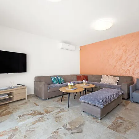 Villa Nur For 10 People Near With 45 M2 Private Pool & Jacuzzi Only 2 Km From *