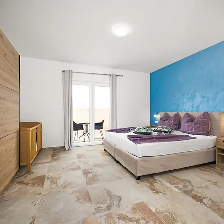 Nur For 10 People Near With 45 M2 Private Pool & Jacuzzi Only 2 Km From Vila *