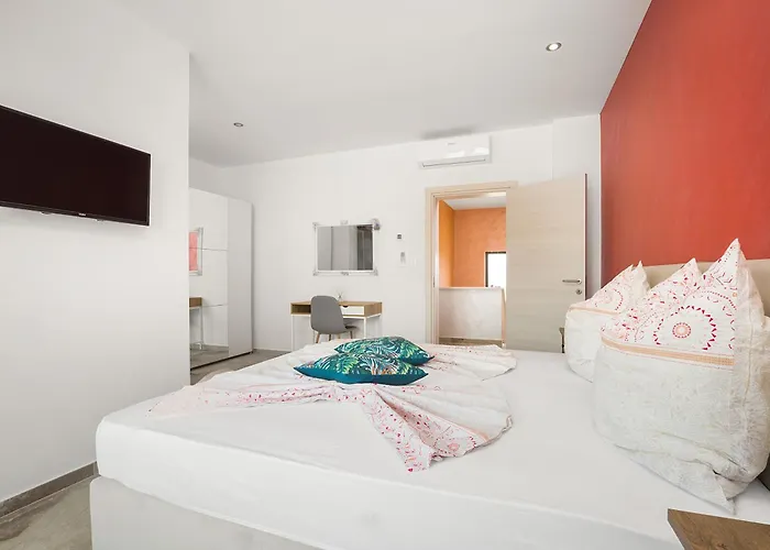 Nur For 10 People Near With 45 M2 Private Pool & Jacuzzi Only 2 Km From *