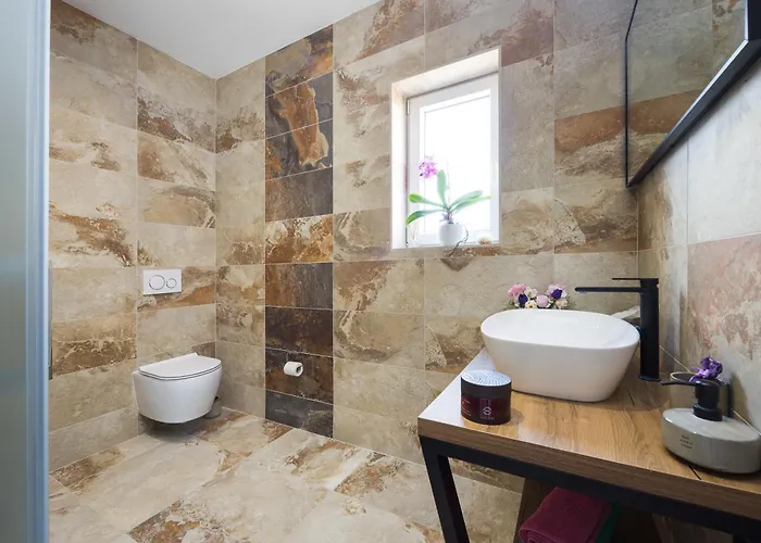 Vila Nur For 10 People Near With 45 M2 Private Pool & Jacuzzi Only 2 Km From