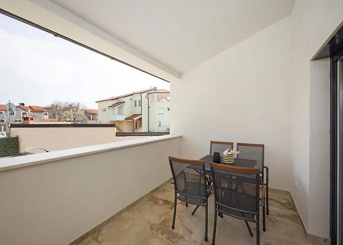 Nur For 10 People Near With 45 M2 Private Pool & Jacuzzi Only 2 Km From *