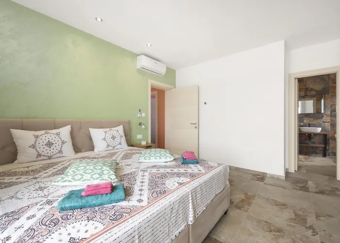 Villa Nur For 10 People Near With 45 M2 Private Pool & Jacuzzi Only 2 Km From