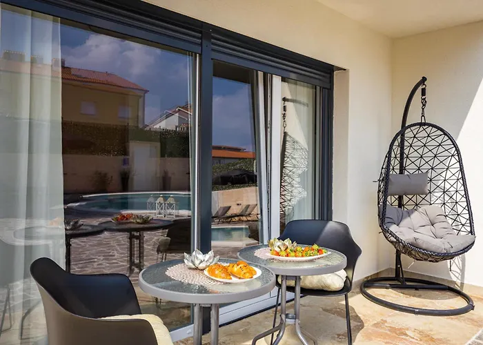 Villa Nur For 10 People Near With 45 M2 Private Pool & Jacuzzi Only 2 Km From