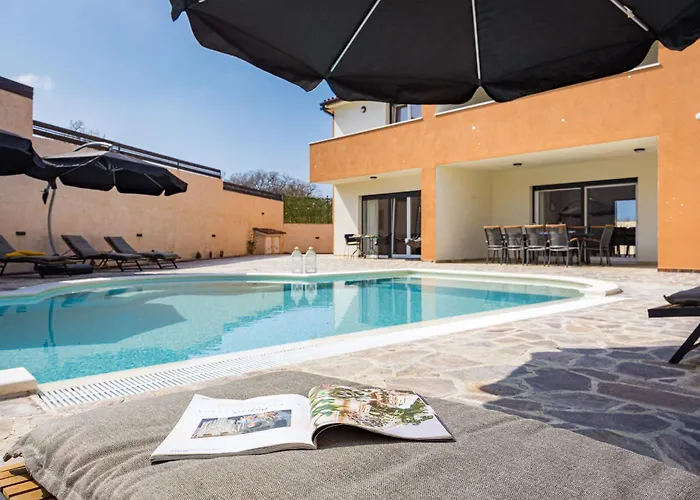 Nur For 10 People Near With 45 M2 Private Pool & Jacuzzi Only 2 Km From *